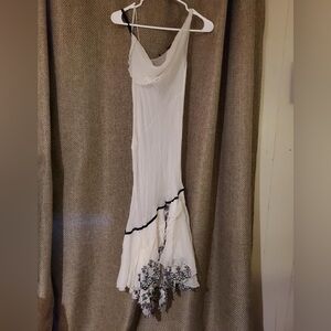 Chic Asymmetrical White and Black Dress